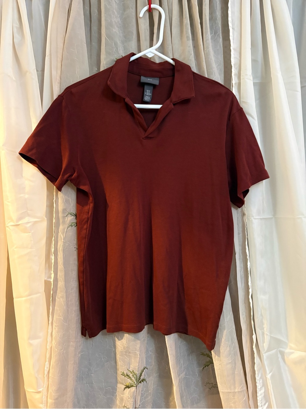H&M Men's V-Notch Polo in Deep Maroon
